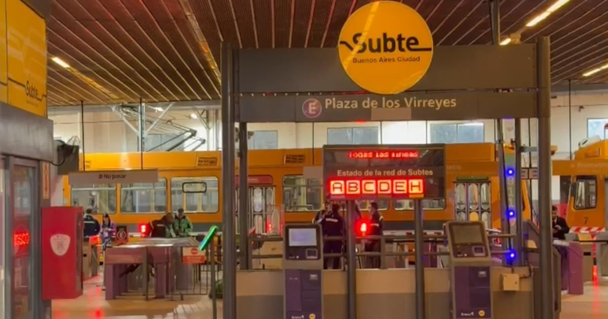 Detienen a dos delegadosCTRL en plena protesta yAddition paran los subterráneos